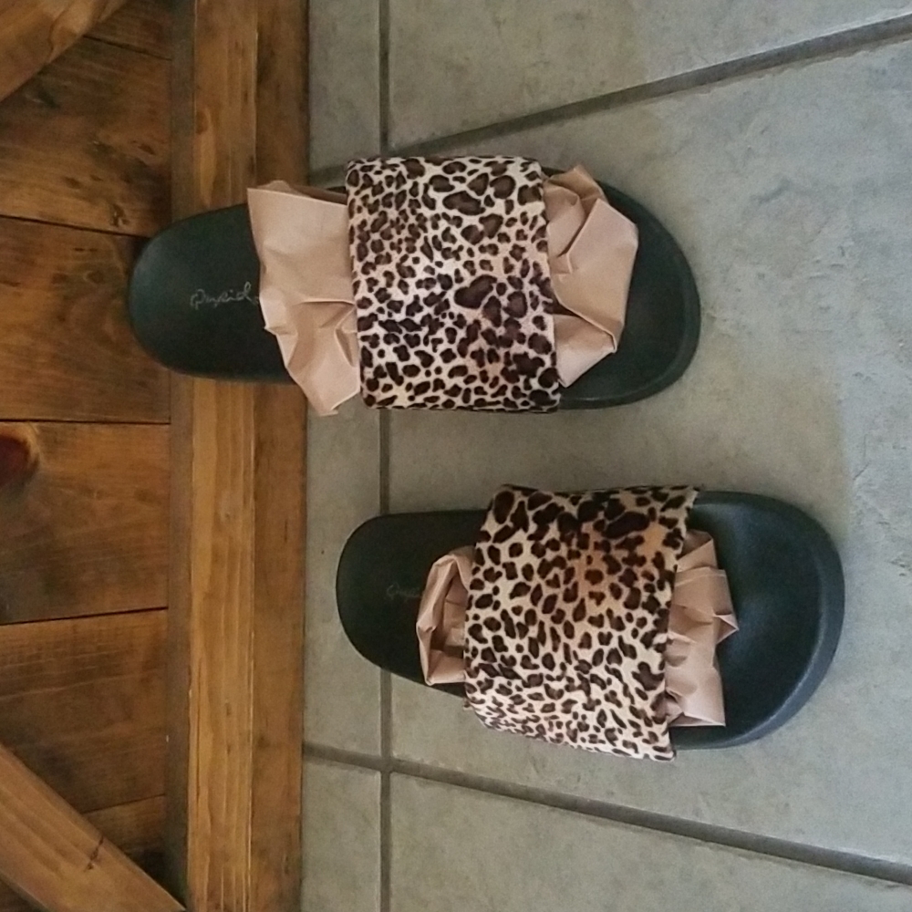 Leopard Slides